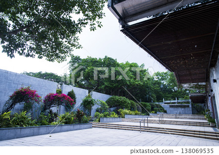 Abandoned Western-style mansion - Image material 138069535