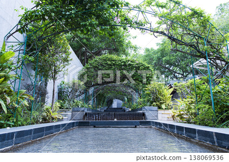 Abandoned Western-style mansion - Image material 138069536