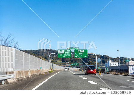 A passenger car traveling near the Shimizu Junction on the Tomei Expressway in Shizuoka City, Shizuoka Prefecture. A passenger car traveling near the Shimizu Junction on the Tomei Expressway in Shizuoka City, Shizuoka Prefecture. 138069739