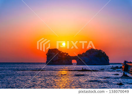 Sunset over Engetsu Island in Nanki Shirahama 138070049