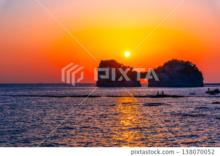 南紀白濱的圓月島日落美景 南紀白濱的圓月島日落美景 138070052