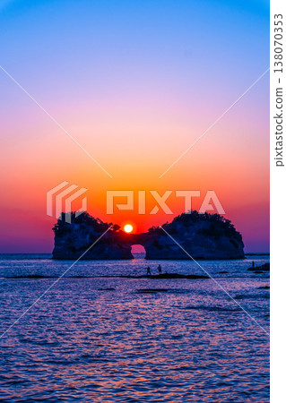 南紀白濱圓月島的日落景色 南紀白濱圓月島的日落景色 138070353