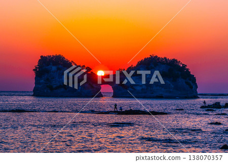 南紀白濱圓月島的日落景色 南紀白濱圓月島的日落景色 138070357