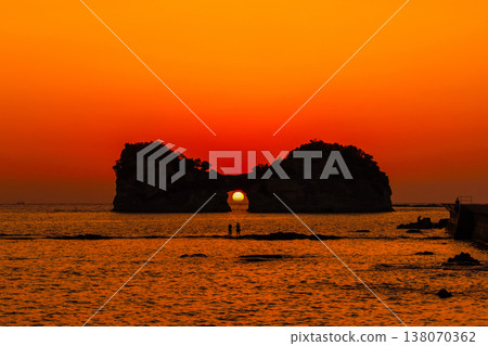 Sunset view of Engetsu Island in Nanki Shirahama Sunset view of Engetsu Island in Nanki Shirahama 138070362