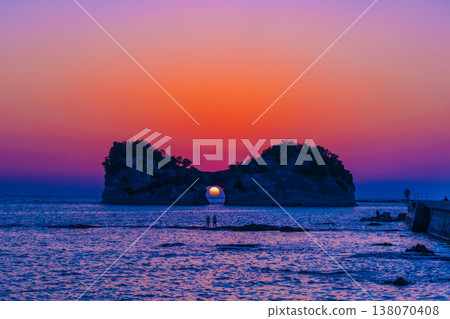 Sunset over Engetsu Island in Nanki Shirahama 138070408