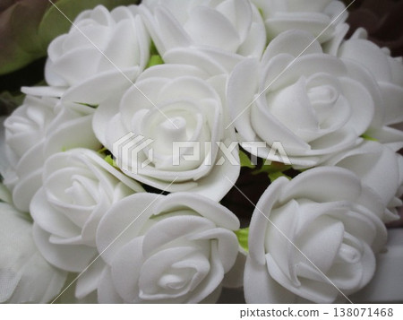 White roses White roses 138071468
