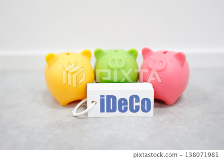 An image of three piggy banks representing iDeCo and savings. An image of three piggy banks representing iDeCo and savings. 138071981