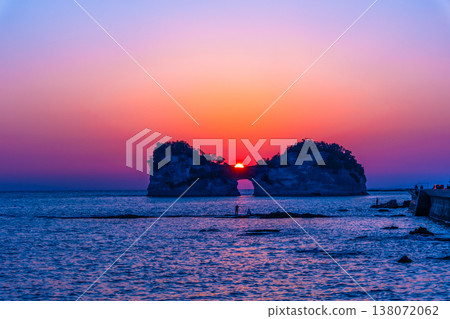 南紀白濱的圓月島日落美景 南紀白濱的圓月島日落美景 138072062