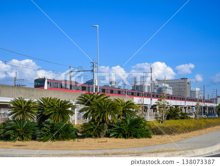 Blue sky and the Keiyo Line 138073387