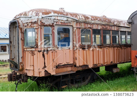 津輕鐵道Nahafu 1200系列列車停在津輕五所川原站 津輕鐵道Nahafu 1200系列列車停在津輕五所川原站 138073623