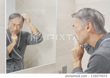 Senior man with hair problems 138074035