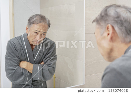 老年男性有掉髮問題 138074038