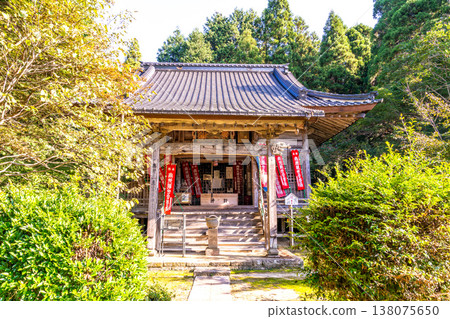 【日本百座名城】島根縣安木市月山富田城及岩倉寺正殿的秋景 【日本百座名城】島根縣安木市月山富田城及岩倉寺正殿的秋景 138075650