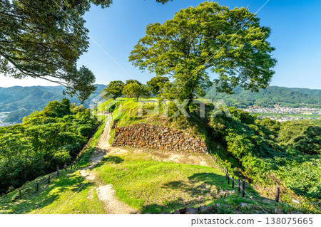 【日本百大城堡】月山富田城秋景:從本城眺望二、三城(下)-島根縣安木市 【日本百大城堡】月山富田城秋景:從本城眺望二、三城(下)-島根縣安木市 138075665