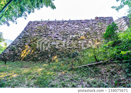 [Japan's Top 100 Castles] Autumn scenery of Gassan Tomita Castle: Stone wall of Shioya-guchi 1, Yasugi City, Shimane Prefecture 138075671