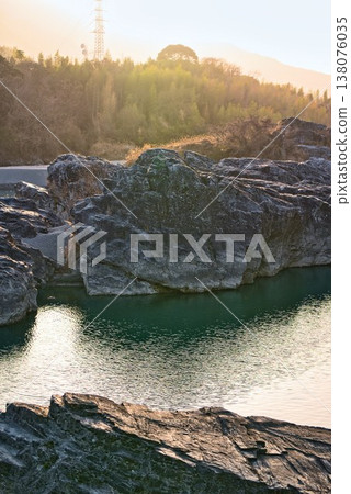 [Minoda no Fuchi] Yoshino River (Higashimiyoshi Town, Tokushima Prefecture) 138076035