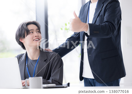 A refreshing image of a new employee, such as a recent graduate, being encouraged by their boss during work: "Keep it up! Do your best at work!" A refreshing image of a new employee, such as a recent graduate, being encouraged by their boss during work: "Keep it up! Do your best at work!" 138077016