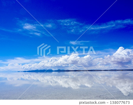 藍天下的烏尤尼鹽湖 藍天下的烏尤尼鹽湖 138077673