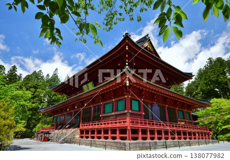 日光山輪王寺的三佛堂在藍天的映襯下格外醒目。 日光山輪王寺的三佛堂在藍天的映襯下格外醒目。 138077982