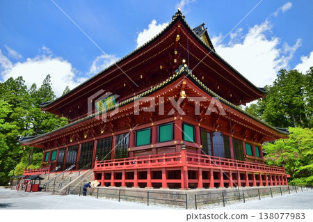 日光山輪王寺的三佛堂在藍天的映襯下格外醒目。 日光山輪王寺的三佛堂在藍天的映襯下格外醒目。 138077983