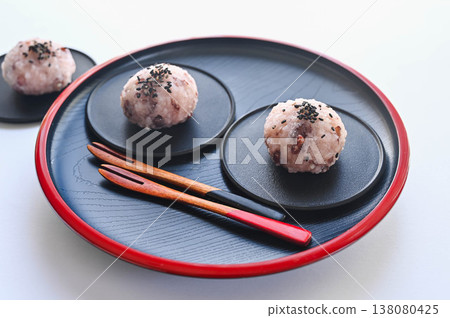 Red bean rice balls 138080425