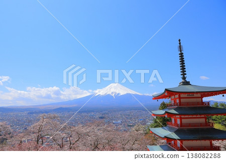山梨縣,荒倉山淺間神社,忠實塔,富士山和櫻花,2025年春季 山梨縣,荒倉山淺間神社,忠實塔,富士山和櫻花,2025年春季 138082288