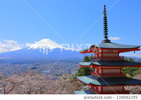山梨縣,荒倉山淺間神社,忠實塔,富士山和櫻花,2025年春季 山梨縣,荒倉山淺間神社,忠實塔,富士山和櫻花,2025年春季 138082295