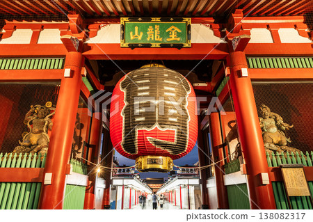 Building view of the Kaminarimon of Kinryu-zan Senso-ji in Asakusa, Tokyo, Japan. The gate, hung with a red lantern, displayed statues of the Shinto gods Fujin and Raijin on both sides. 138082317