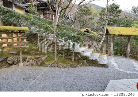 京都市大原市邪光院的庭院景色。 京都市大原市邪光院的庭院景色。 138083246