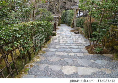 京都大原市寂光院入口大門一景。 京都大原市寂光院入口大門一景。 138083248