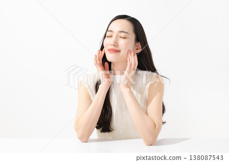 Middle-aged woman beauty image 138087543