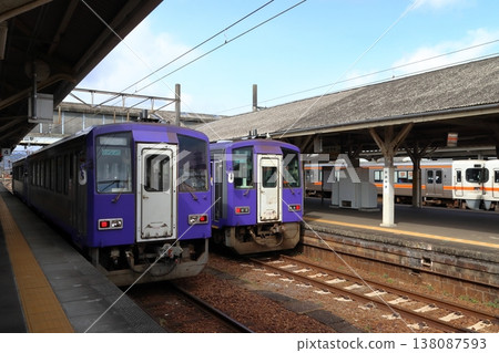 [V] Kansai Main Line Kiha 120 type (non-electrified section: Kameyama ⇔ Kamo) 138087593