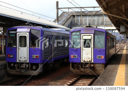 [V] 關西本線 紀波 120 型（非電氣化區間：龜山⇔加茂） 138087594