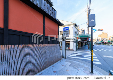 Hanamikoji Street in Gion, Kyoto (Higashiyama Ward, Kyoto City) 138089106