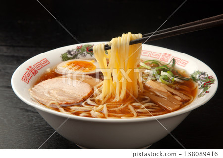 醬油拉麵 138089416