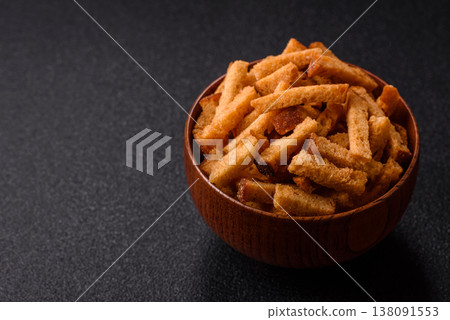 Croutons or crackers made from rye bread with garlic, salt, and spices. Croutons with salt Croutons or crackers made from rye bread with garlic, salt, and spices. Croutons with salt 138091553