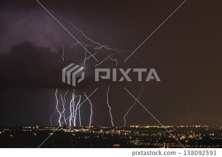Dangerous storm of lightning and lightning in the clouds that touch the ground 138092591