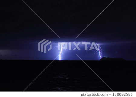 Dangerous storm of lightning and lightning in the clouds that touch the ground 138092595