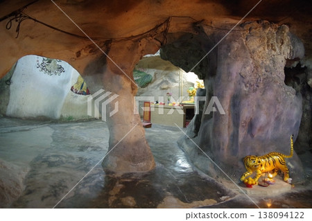 Peraton Cave Temple, Ipoh, Malaysia Peraton Cave Temple, Ipoh, Malaysia 138094122