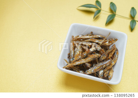 Tazukuri (rice field sardines) - Gold background 138095265