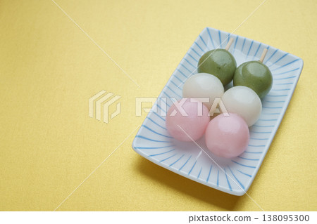 三色團子/花見團子 | 金色背景 三色團子/花見團子 | 金色背景 138095300
