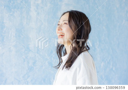 年輕女性，肖像，美的形象 138096359