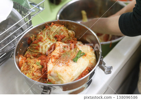 A woman making kimchi 138096586