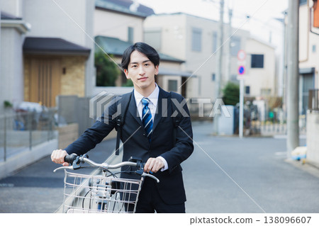 Businessman walking while pushing a bicycle Businessman walking while pushing a bicycle 138096607