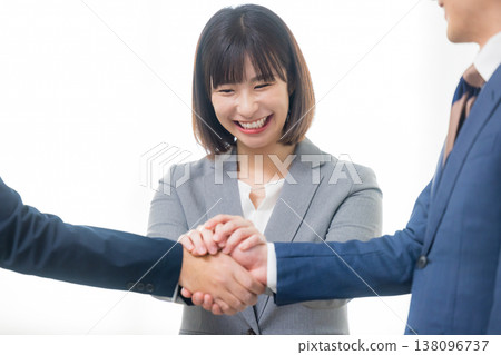 Businessman shaking hands 138096737