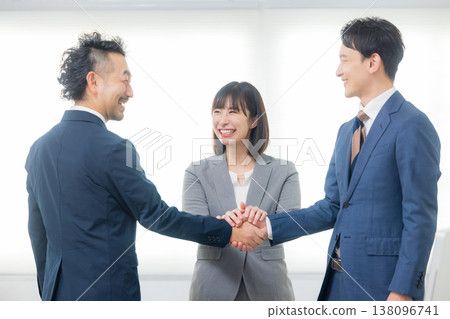 Businessman shaking hands 138096741