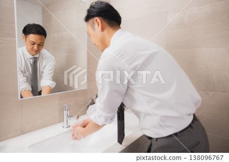 man in the bathroom man in the bathroom 138096767