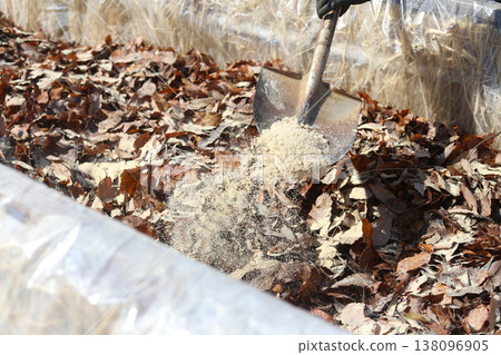 A man making a stepping hotbed 138096905