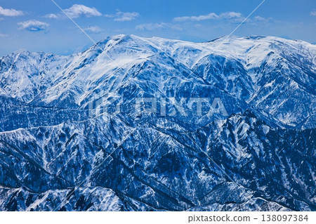 白雪皚皚的谷川山脈 白雪皚皚的谷川山脈 138097384