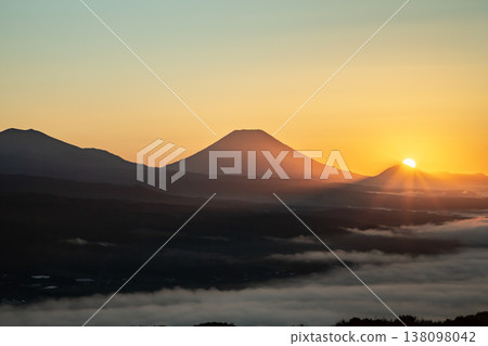 Mount Yotei at sunrise - a breathtaking sight Mount Yotei at sunrise - a breathtaking sight 138098042